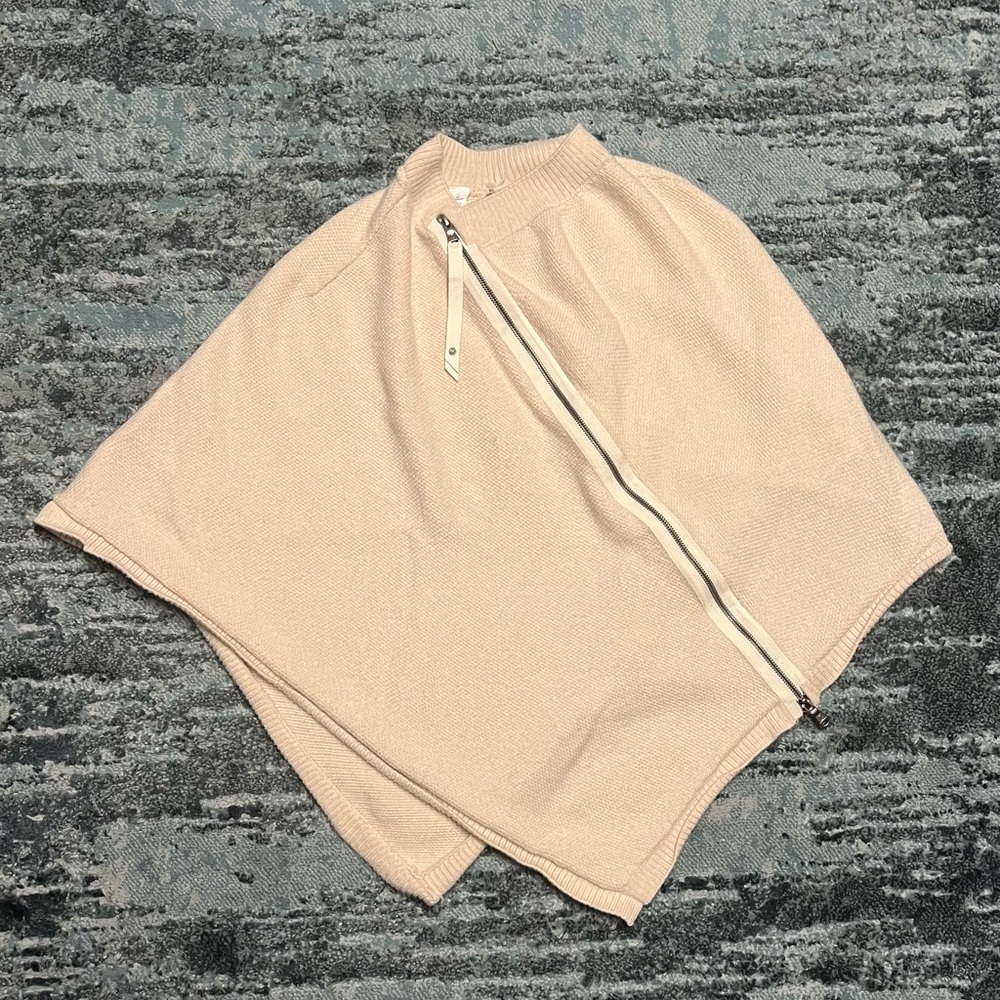 Lululemon Women's One Size Poncho White/Cream Merino Wool Asymmetric Zip FLAWS